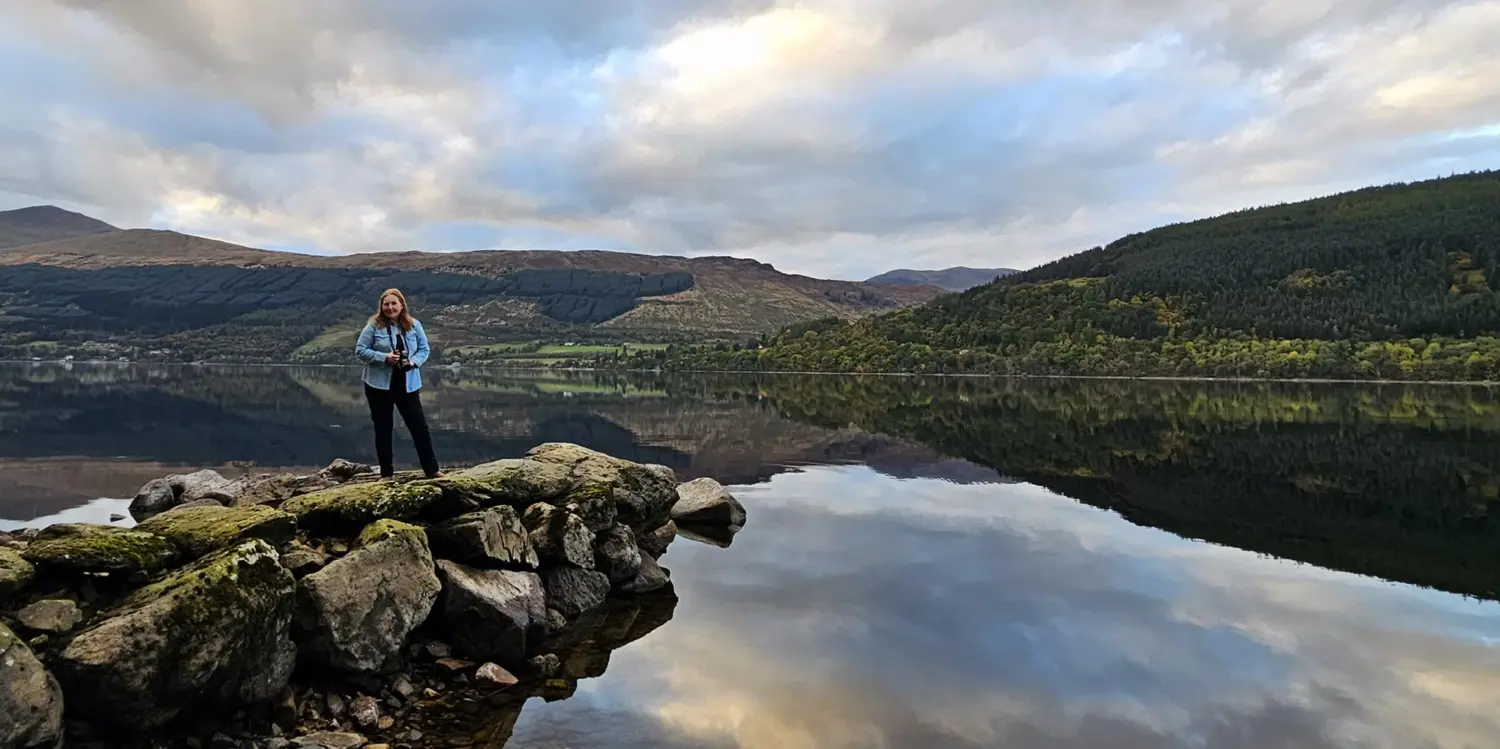 Scottish landscape artist Carol McEwan on location at Loch Tay, Perthshire