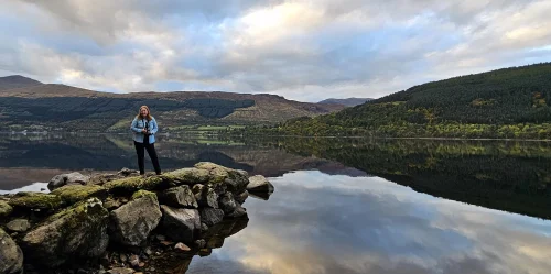 Scottish landscape artist Carol McEwan on location at Loch Tay, Perthshire
